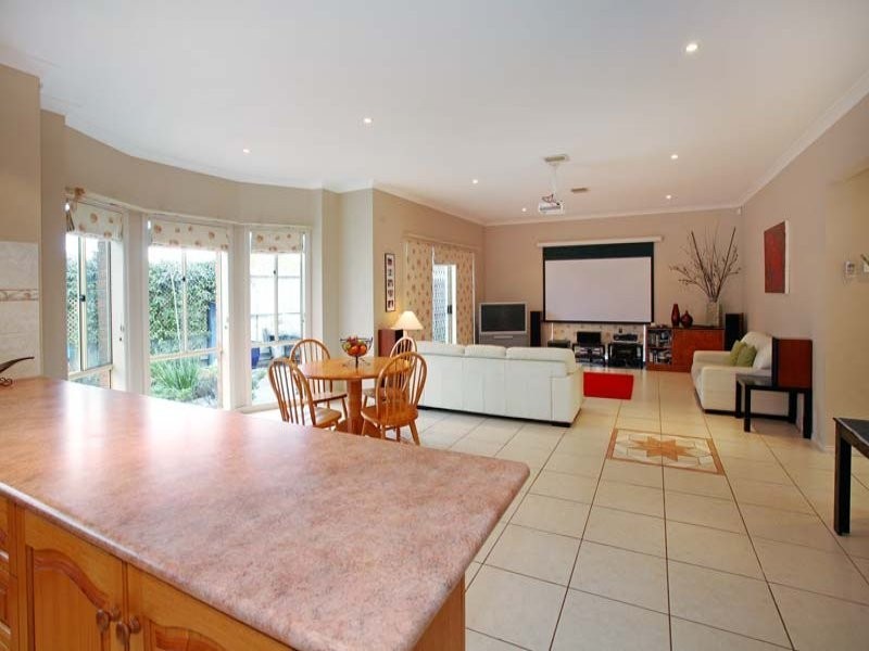 119 Herriotts Boulevard, Glen Waverley VIC 3150