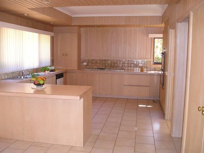 25 Rhodes Drive, Glen Waverley VIC 3150