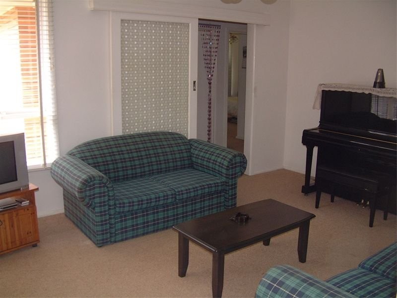 37 Lindisfarne Drive, Burwood East VIC 3151