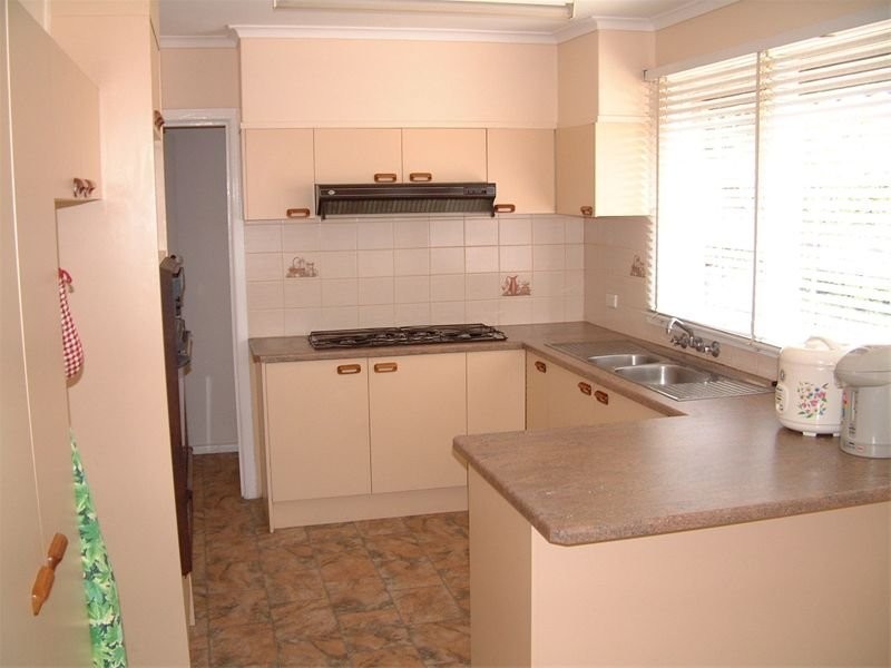 37 Lindisfarne Drive, Burwood East VIC 3151