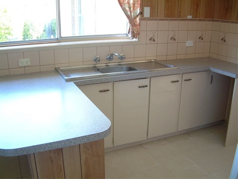 8 Coomleigh Avenue, Glen Waverley VIC 3150