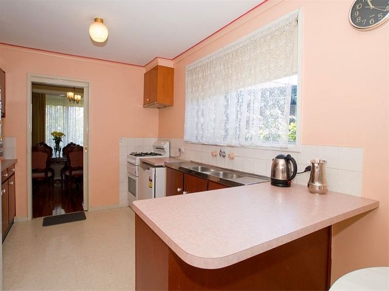 10 Huxley Avenue, Mulgrave VIC 3170