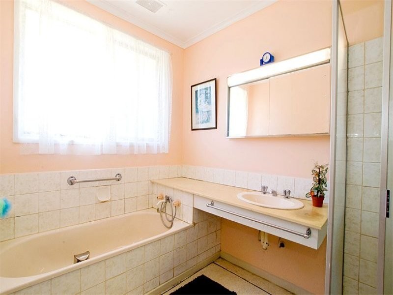 10 Huxley Avenue, Mulgrave VIC 3170