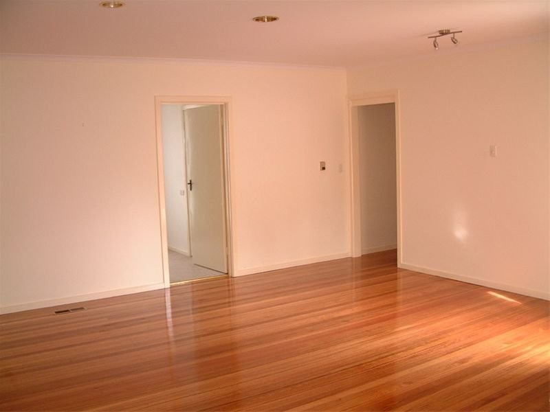 10 Leatherwood Crescent, Wheelers Hill VIC 3150