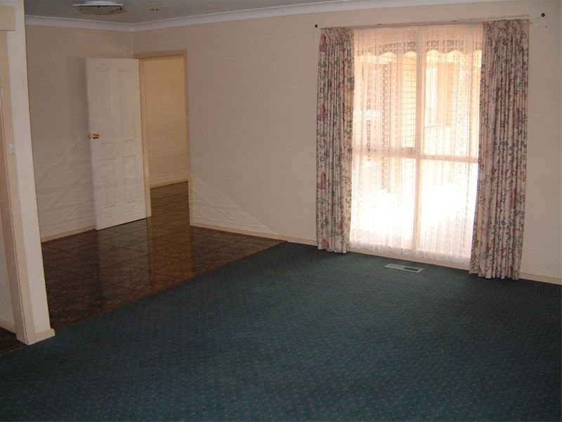 11 Hollygreen Drive, Wheelers Hill VIC 3150