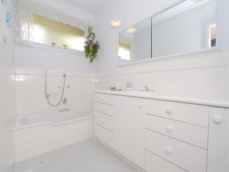 2 Jacaranda Road, Wheelers Hill VIC 3150