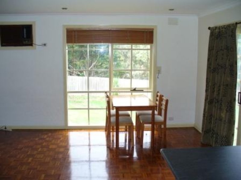 10 Kenross Drive, Wheelers Hill VIC 3150