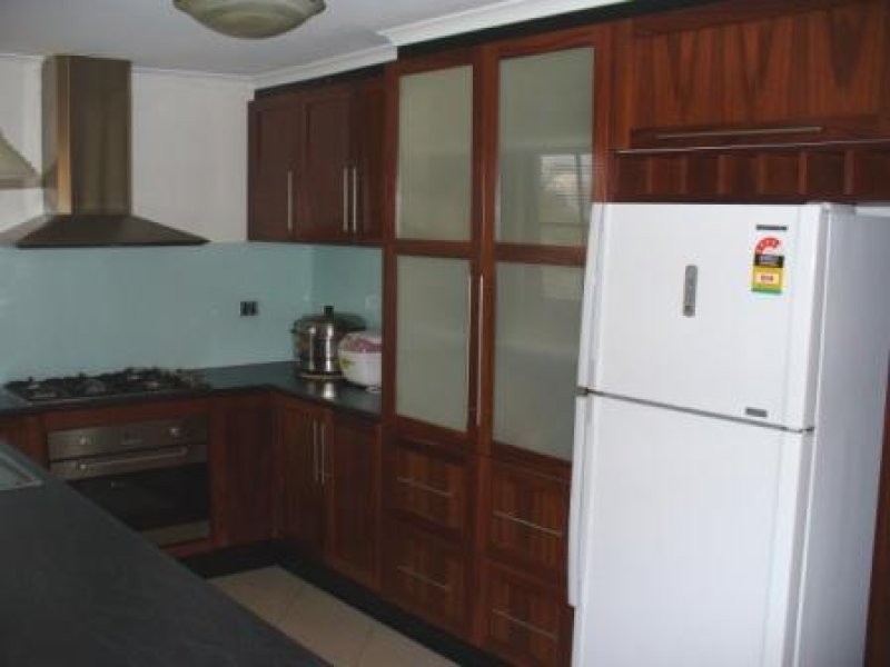 10 Kenross Drive, Wheelers Hill VIC 3150