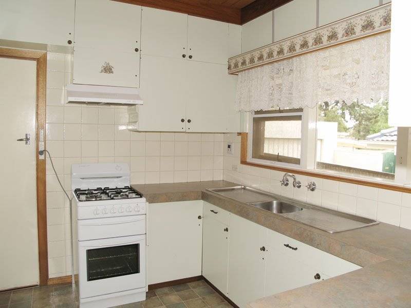 8 Derwent Crescent, Banksia Park SA 5091