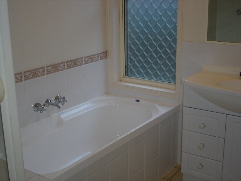 34 Vanessa Court, Camira QLD 4300