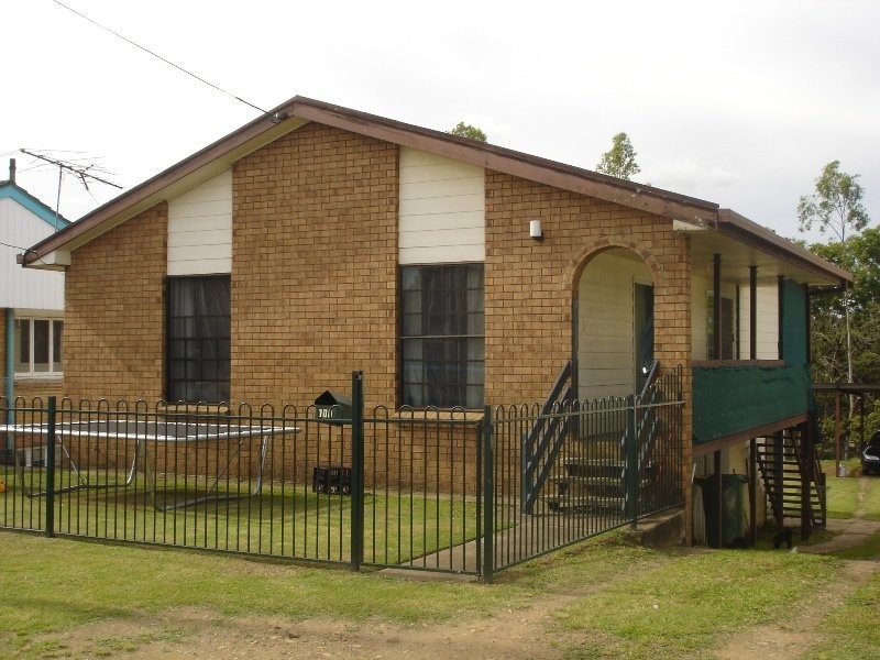 111 Brisbane Tce, Goodna QLD 4300