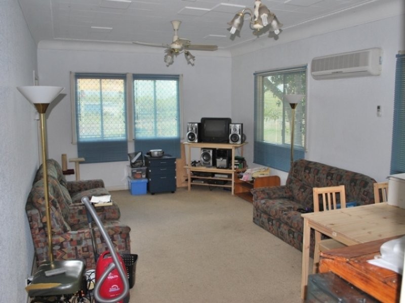 1 Francis Street, Redbank QLD 4301