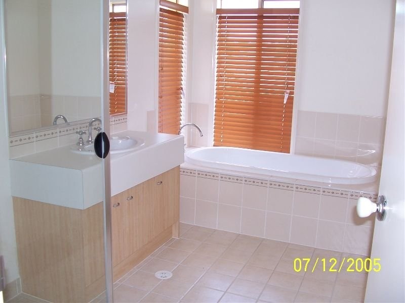 8 Diana Street, Springfield Lakes QLD 4300