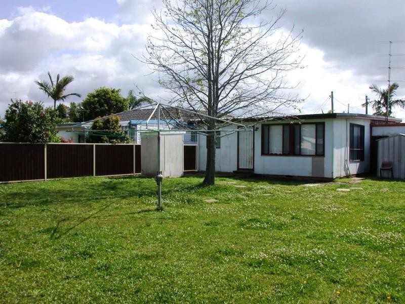 2 Koorana Avenue, Gorokan NSW 2263
