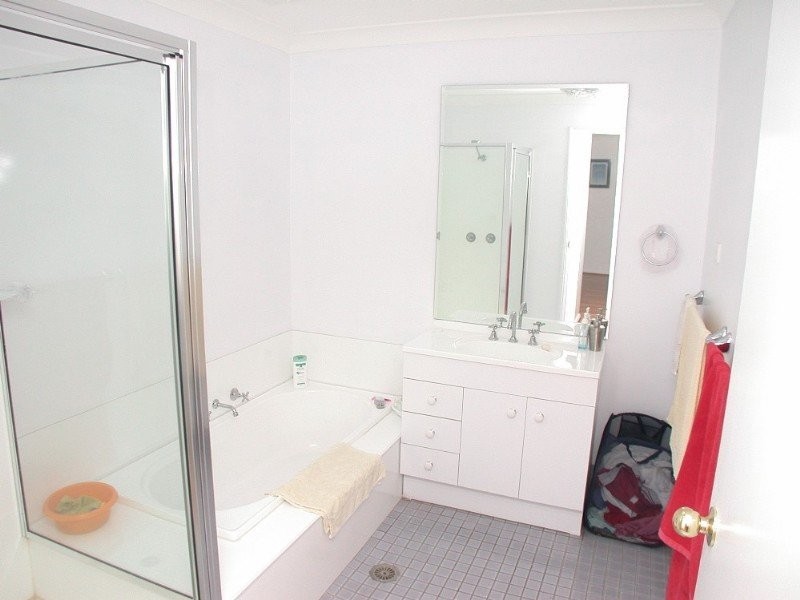 2 Twin Lakes Drive, Lake Haven NSW 2263