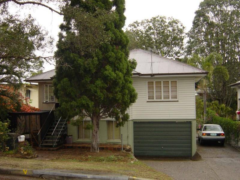 33 Logan Avenue, Oxley QLD 4075
