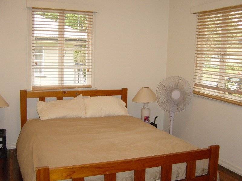 33 Logan Avenue, Oxley QLD 4075