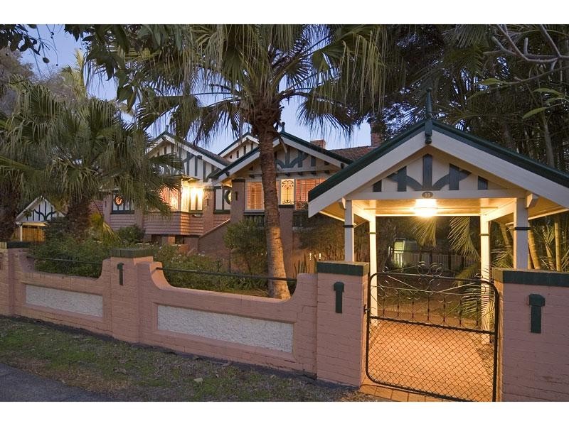 93 Verney Rd West, Graceville QLD 4075