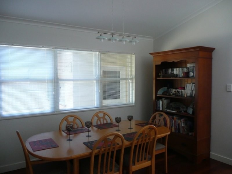 98 Seventeen Mile Rocks Road, Oxley QLD 4075