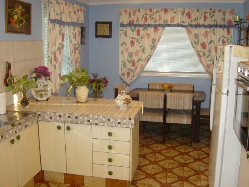 8 Deniven Street, Corinda QLD 4075