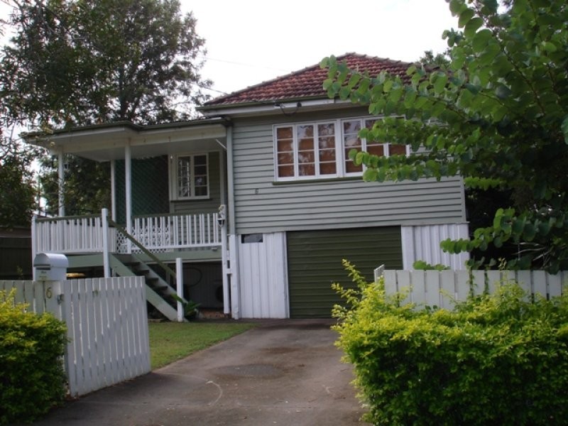 6 Logan Avenue, Oxley QLD 4075