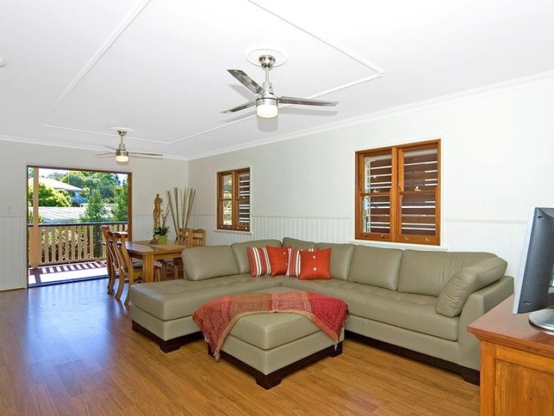 67 William Terrace, Oxley QLD 4075