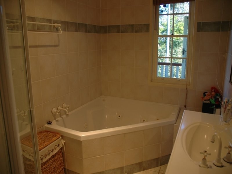 24 Thomas Street, Sherwood QLD 4075