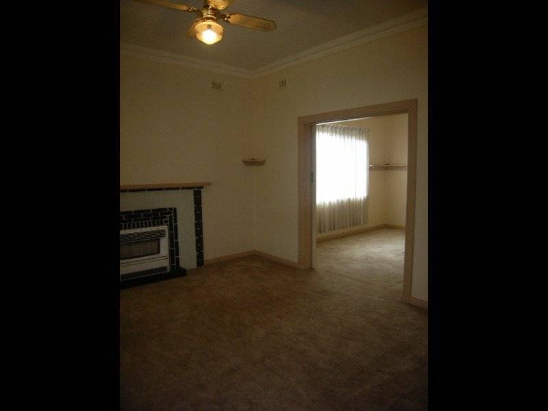 11 Fairweather Avenue, Woodville South SA 5011