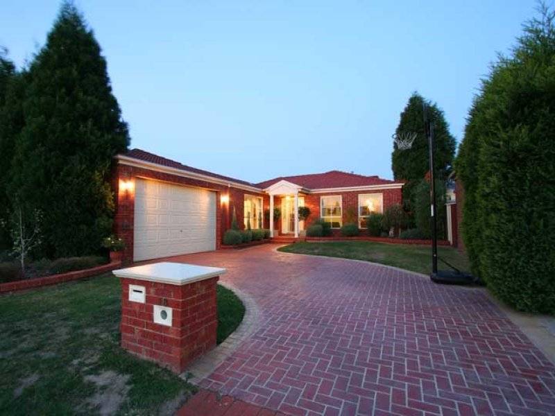 18 Brooklyn Bay Close, Rowville VIC 3178