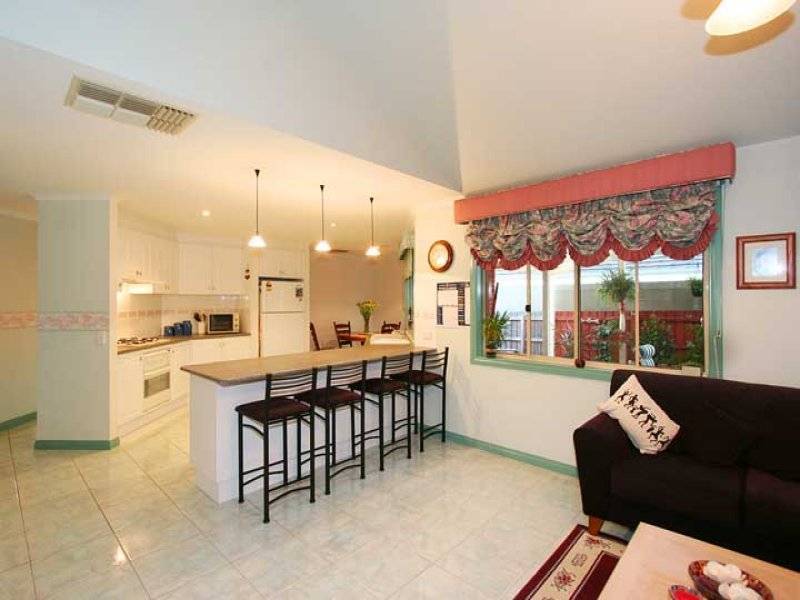 18 Brooklyn Bay Close, Rowville VIC 3178