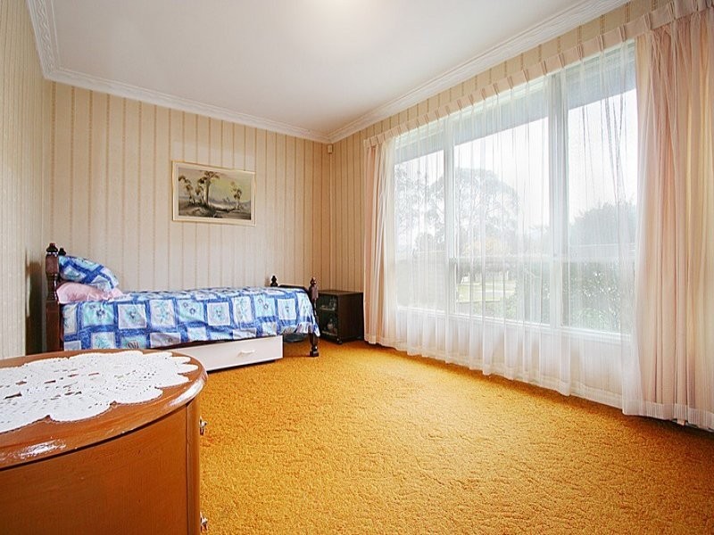 19 Johnson Drive, Ferntree Gully VIC 3156