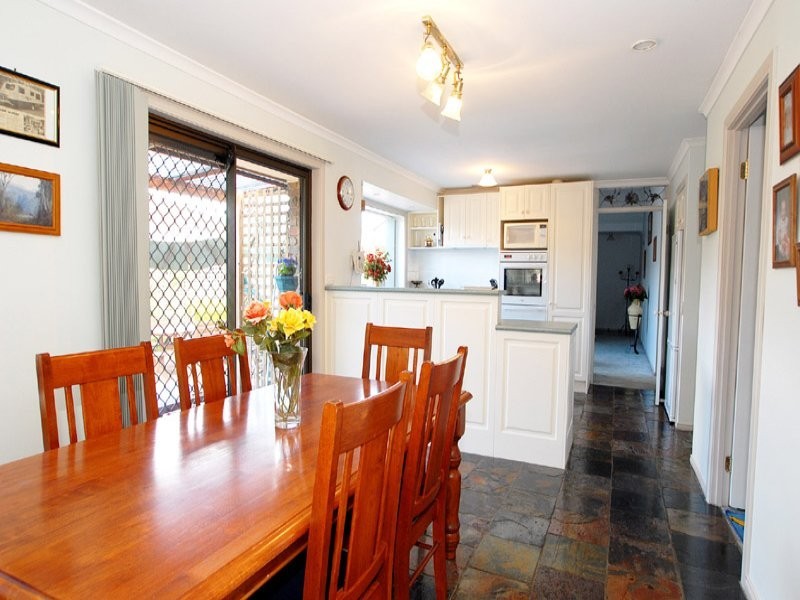 35 Cheryl Crescent, Ferntree Gully VIC 3156