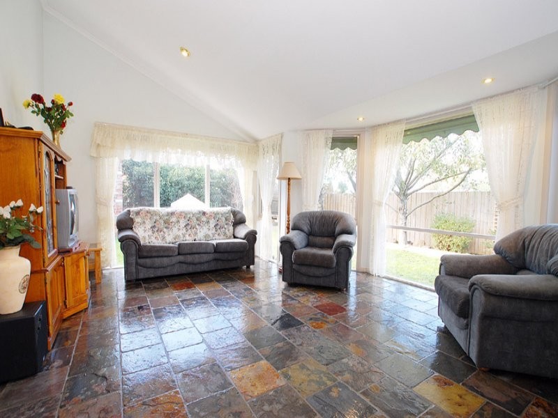 35 Cheryl Crescent, Ferntree Gully VIC 3156