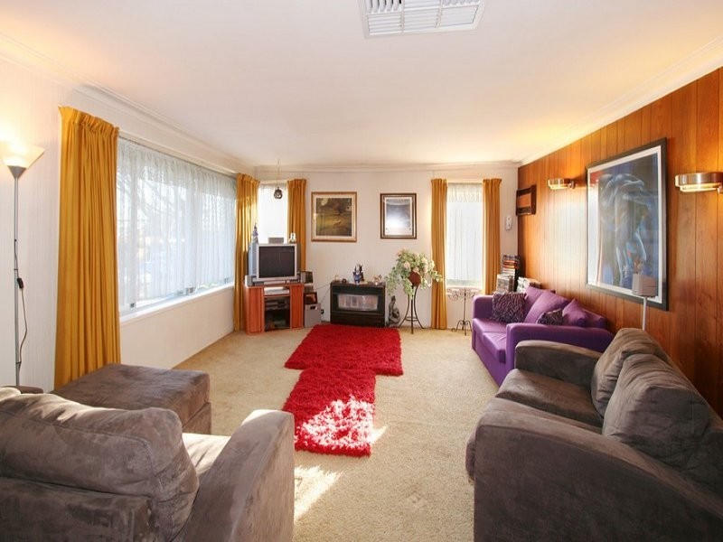 8 Velden Avenue, Ferntree Gully VIC 3156