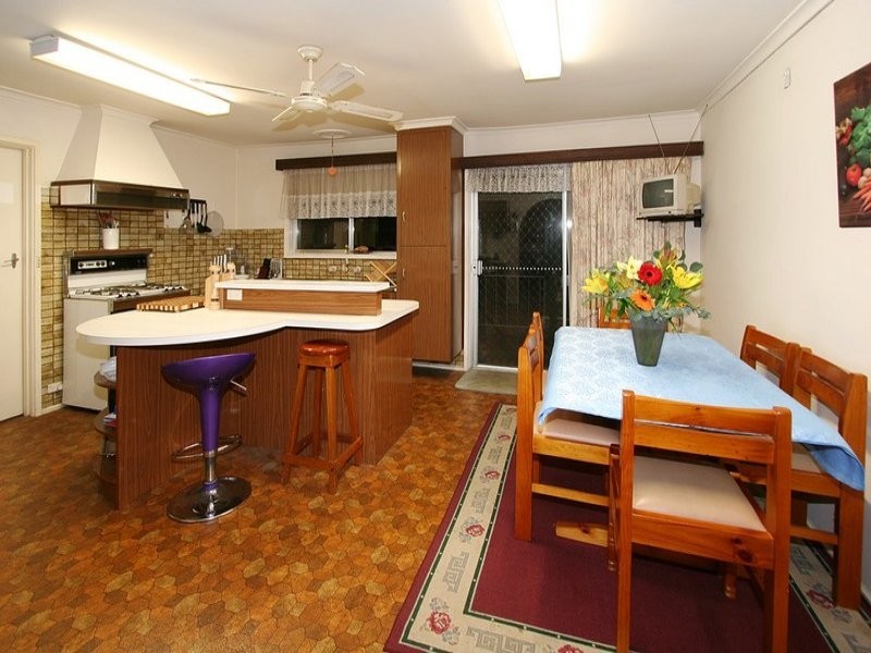 8 Velden Avenue, Ferntree Gully VIC 3156