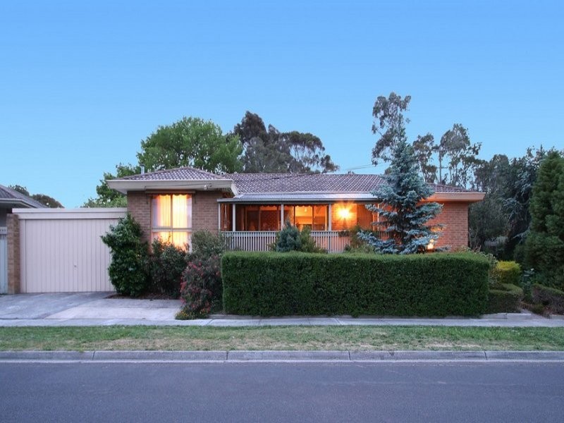 8 Chalmers Grove, Upper Ferntree Gully VIC 3156