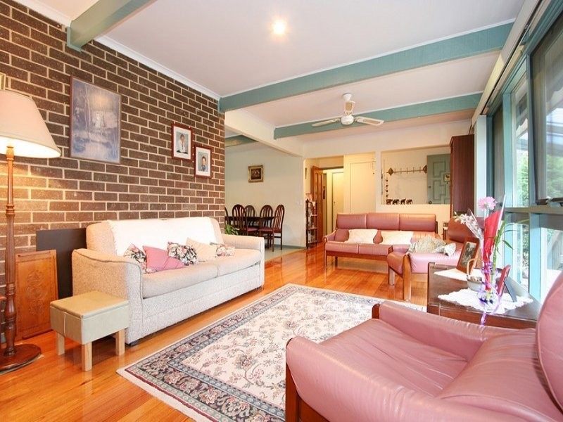 8 Chalmers Grove, Upper Ferntree Gully VIC 3156