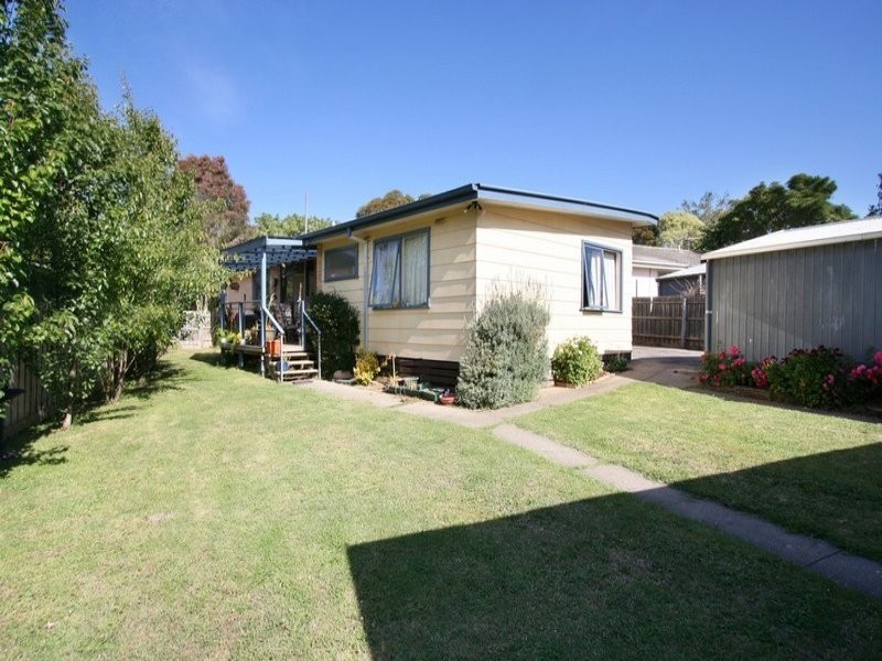 11 Florida Drive, Ferntree Gully VIC 3156