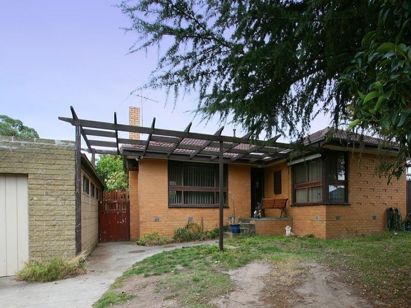 10 Laura Road, Knoxfield VIC 3180
