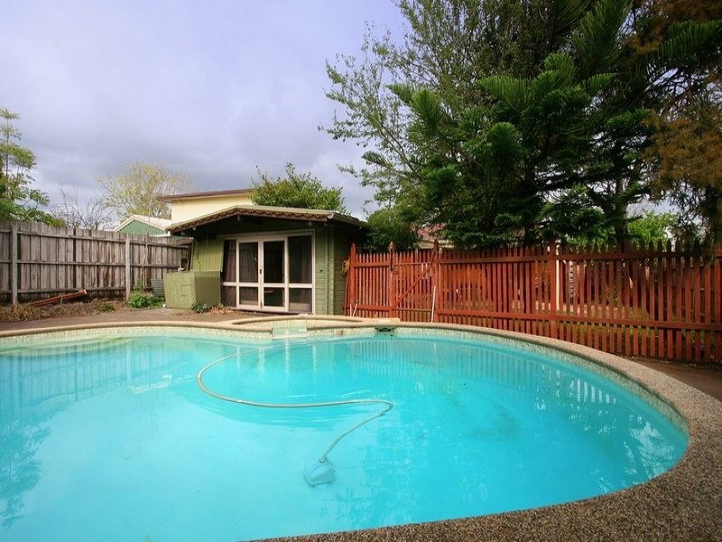 10 Laura Road, Knoxfield VIC 3180