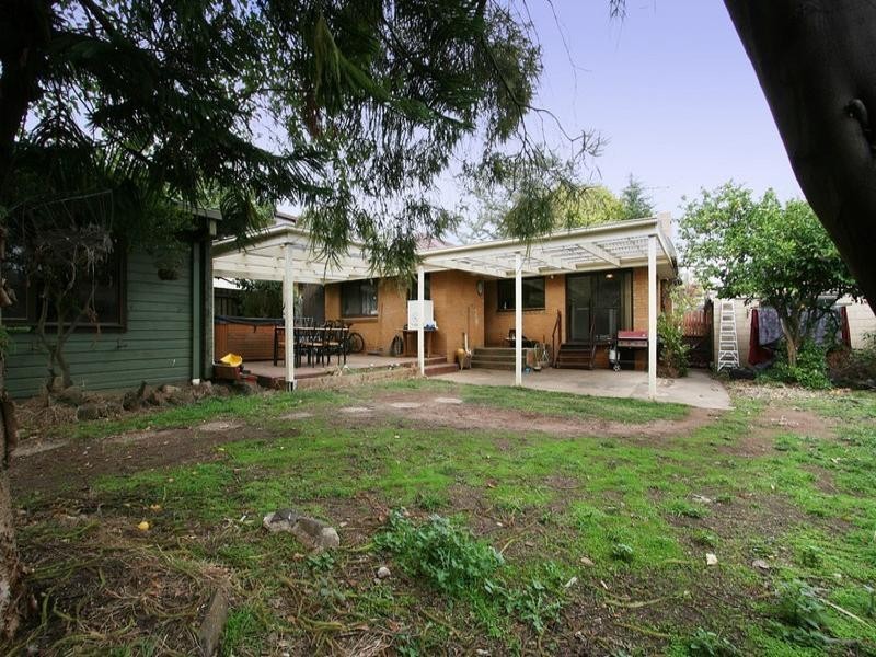 10 Laura Road, Knoxfield VIC 3180