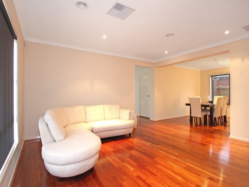 43 Paringa Drive, Ferntree Gully VIC 3156