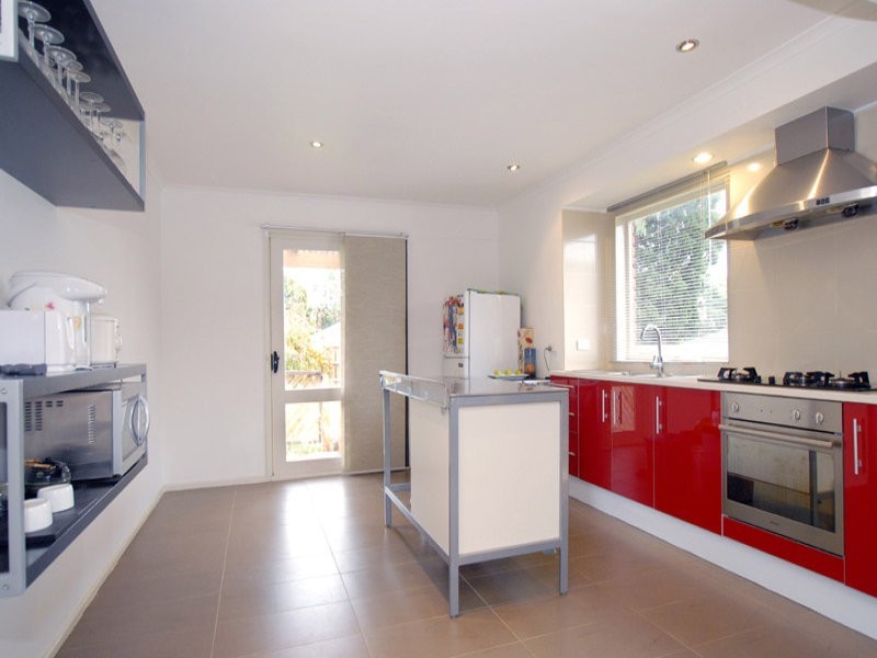 8 Eggleton Rise, Rowville VIC 3178