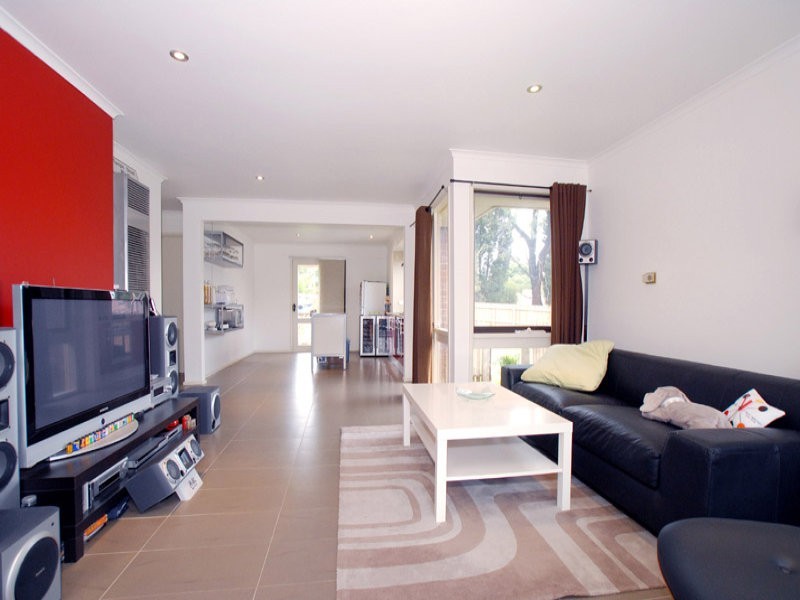 8 Eggleton Rise, Rowville VIC 3178