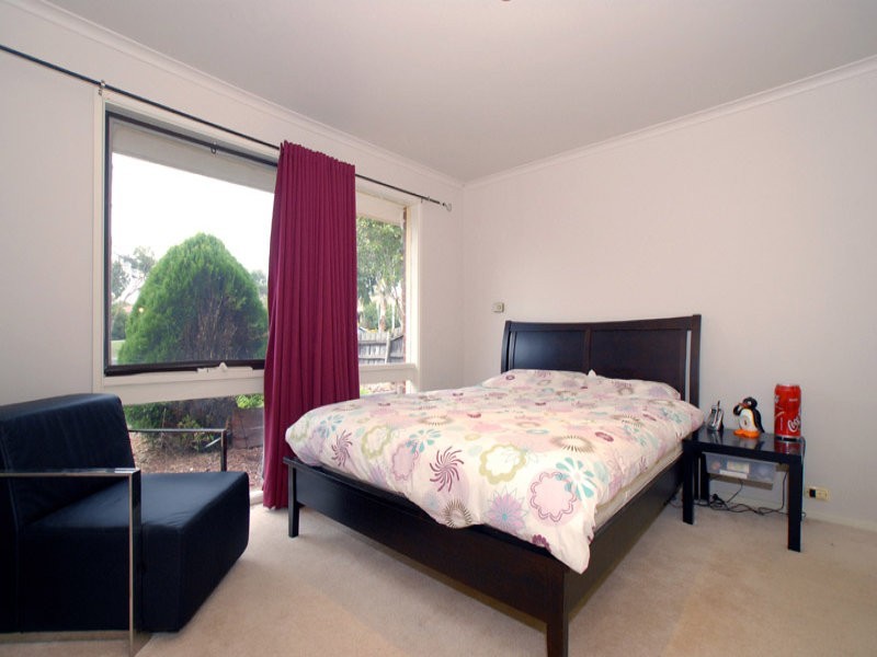 8 Eggleton Rise, Rowville VIC 3178