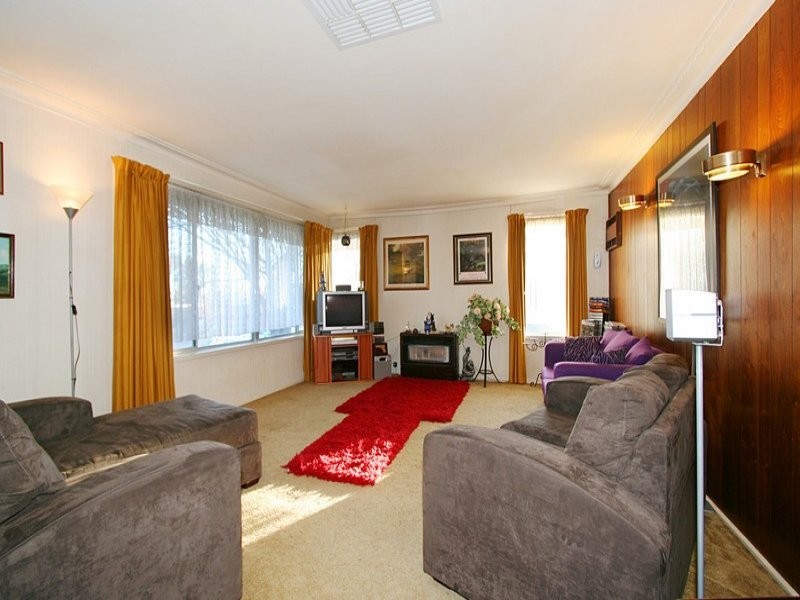 8 Velden Avenue, Ferntree Gully VIC 3156
