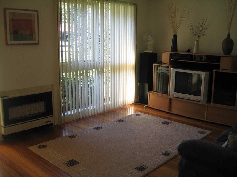 11 Silverton Drive, Ferntree Gully VIC 3156