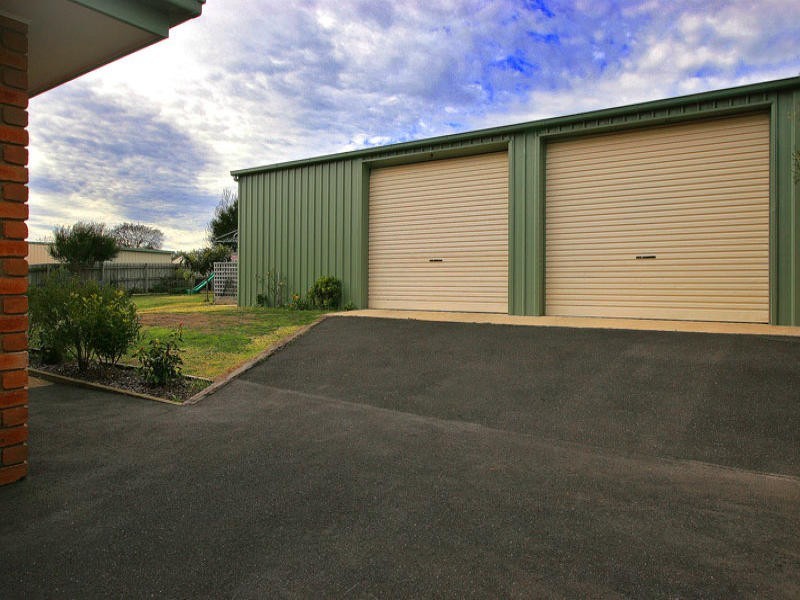 8 Broxbourne Brae, Mornington VIC 3931