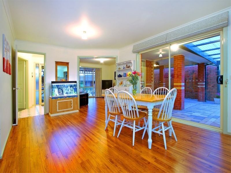 8 Ellinbank Crescent, Mornington VIC 3931