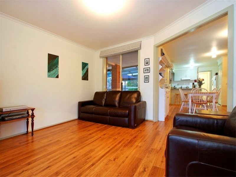 8 Ellinbank Crescent, Mornington VIC 3931